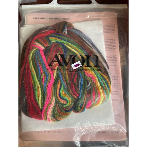 Vtg Avon Crewel Embroidery Kit Winter in the Country 14x18 NEW 1974 Christmas - Picture 4 of 6